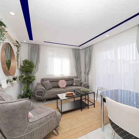 Modern Flat Near Beach In Apartmán Antalya